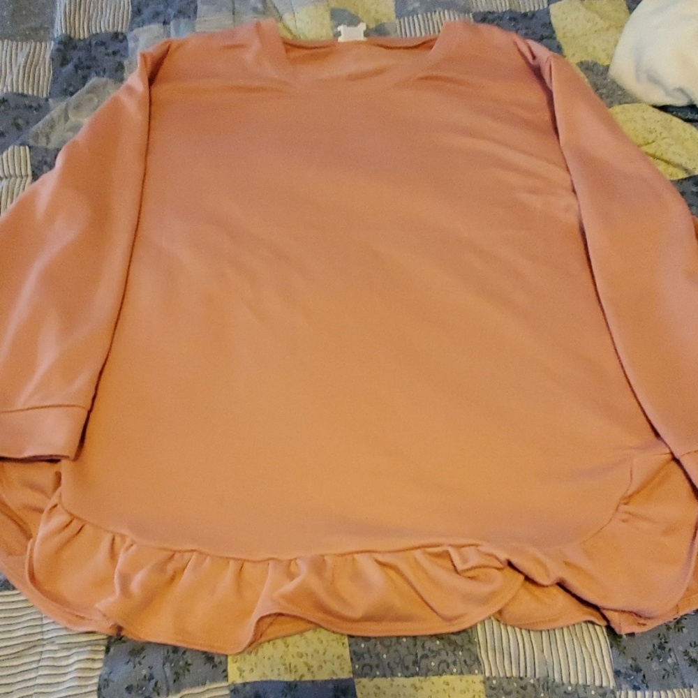 Plus size top - Picture 2 of 5